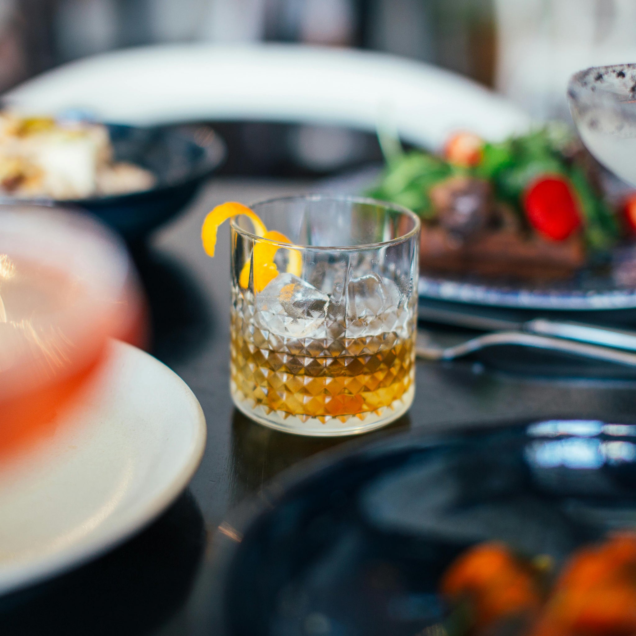 Cocktail de whisky aux pommes et au caramel